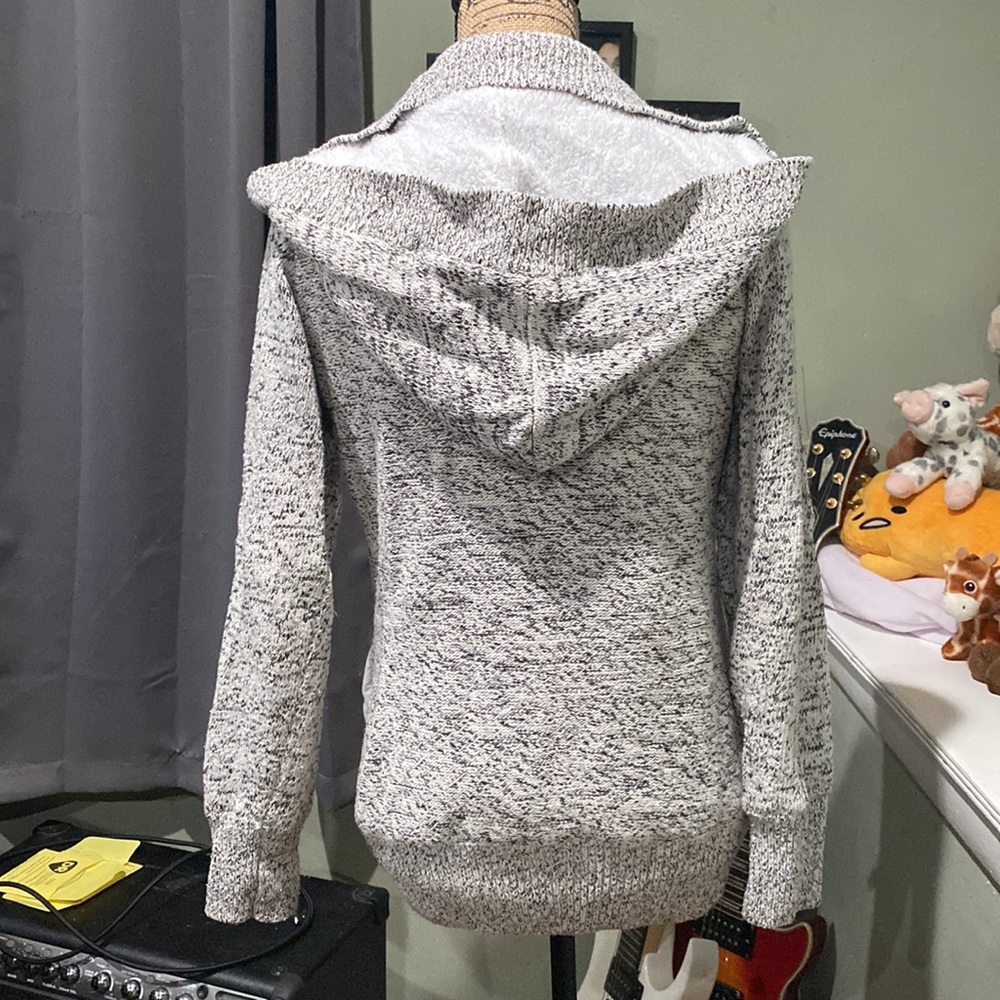 Sweater - Picture 4 of 9